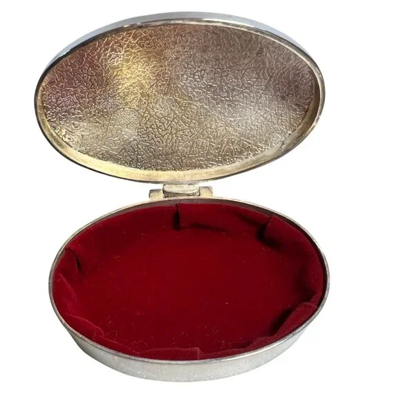 Vtg Silver Plated Oval Trinket Box Repousse' Design Int Silver Co 3.4 X 2.2 X 1"